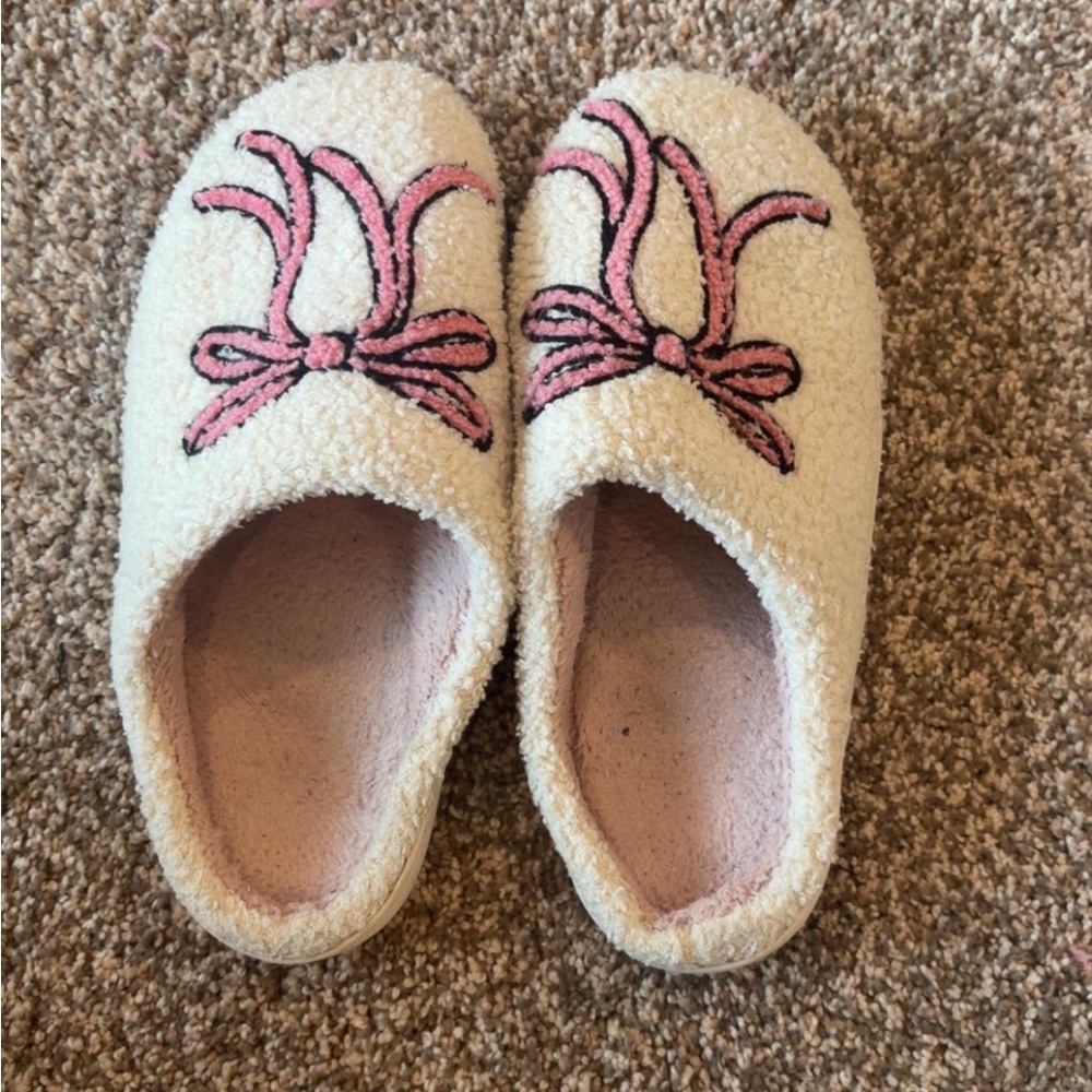 Women's Cream Sherpa Slippers with Pink Bow Embroidery